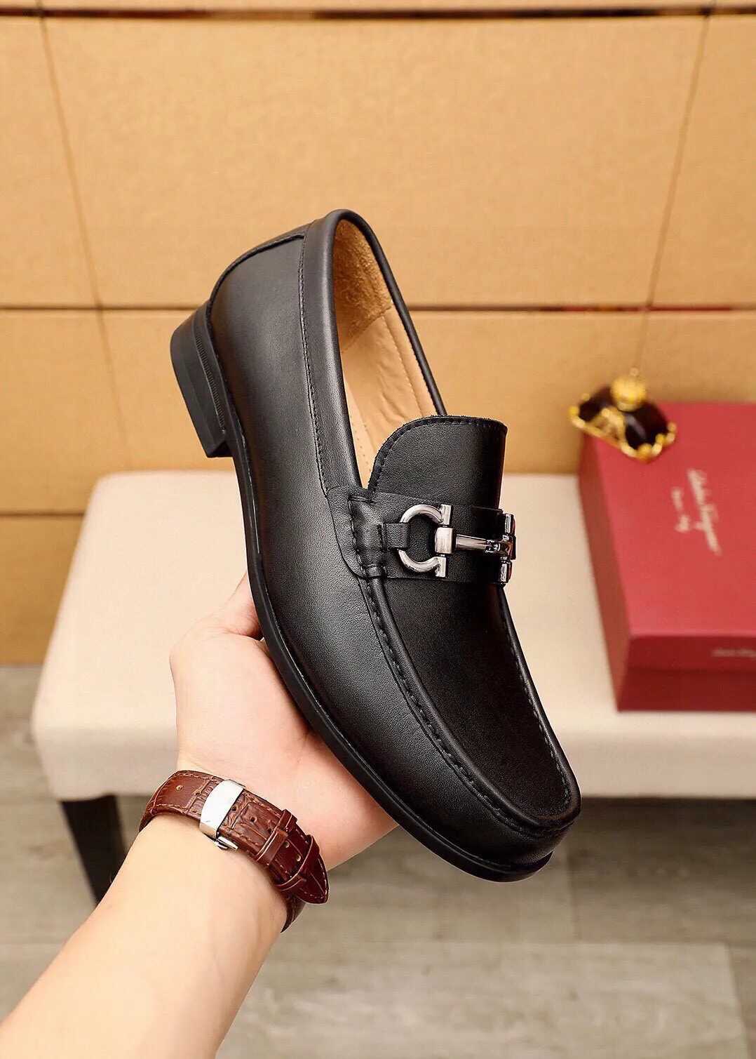 Men's shoes 💰480 💐 Product trademark: Ferragamo "Ferragamo" casual leather shoes Regular size: 38-44 (45🉑️customized) Product materials: Selected imported first-layer calfskin upper + luxury hardware buckle, imported water-dyed cow leather lining. Strong three-dimensional visual effect, original outsole color: 3⃣️seed leather materials available